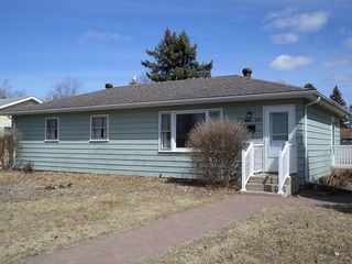436 Maple Avenue S, Thief River Falls, MN 56701