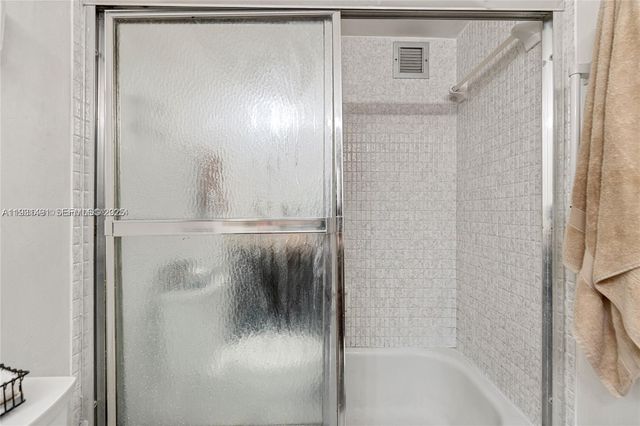 2101 Atlantic Shores Blvd 218, Hallandale Beach, FL 33009