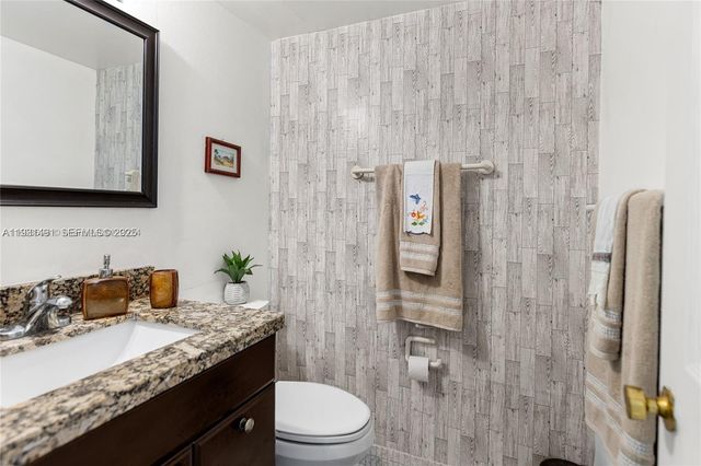 2101 Atlantic Shores Blvd 218, Hallandale Beach, FL 33009