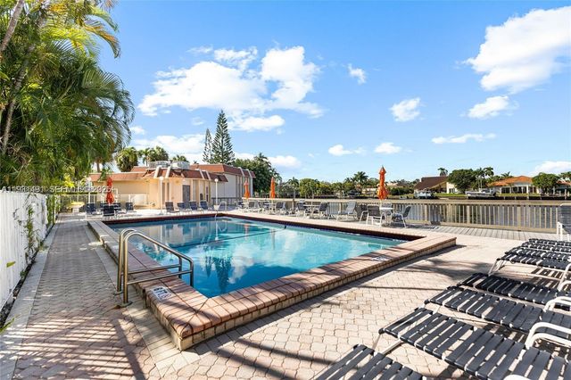 2101 Atlantic Shores Blvd 218, Hallandale Beach, FL 33009