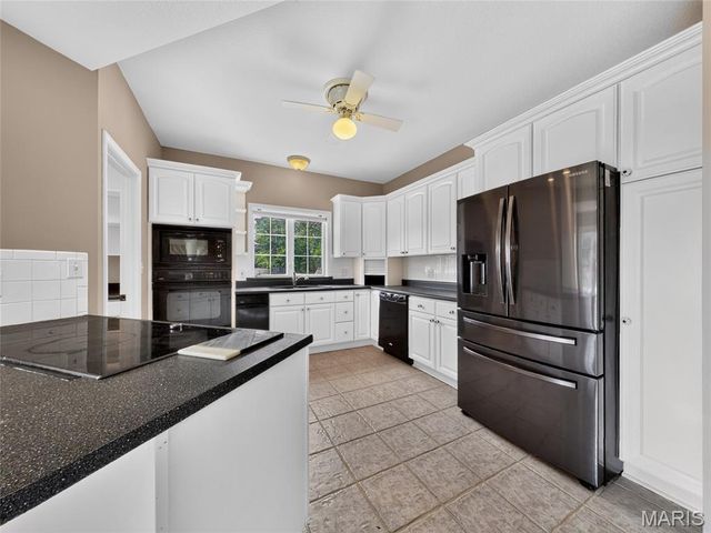 412 Willow Creek Drive, Farmington, MO 63640