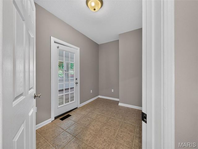 412 Willow Creek Drive, Farmington, MO 63640
