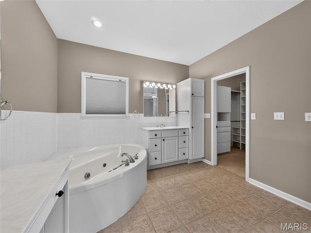 412 Willow Creek Drive, Farmington, MO 63640