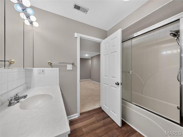 412 Willow Creek Drive, Farmington, MO 63640