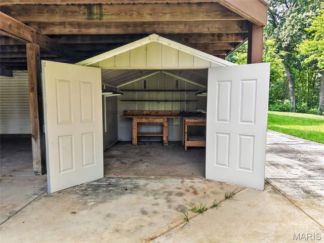 412 Willow Creek Drive, Farmington, MO 63640