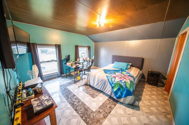 260 E 15th St, Saint Charles, MN 55972