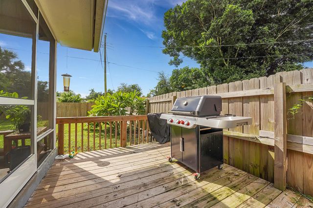 3004 SE Bamboo Street, Stuart, FL 34997