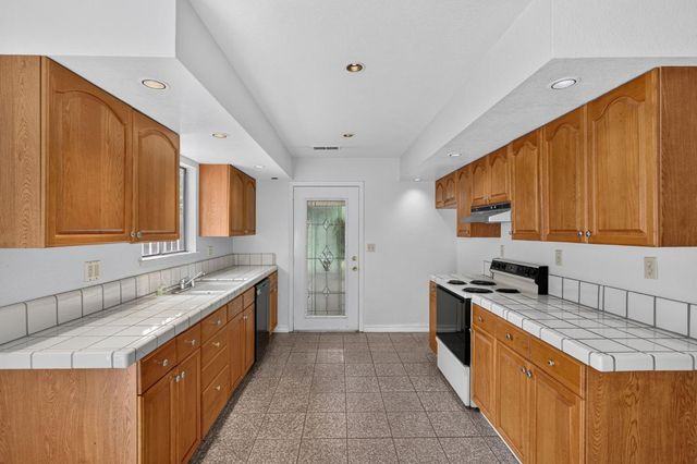 3818 Round Valley Cir, Stockton, CA 95207
