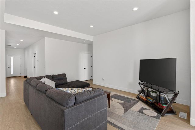 842 Greenfield Rd, Cheney, WA 99004