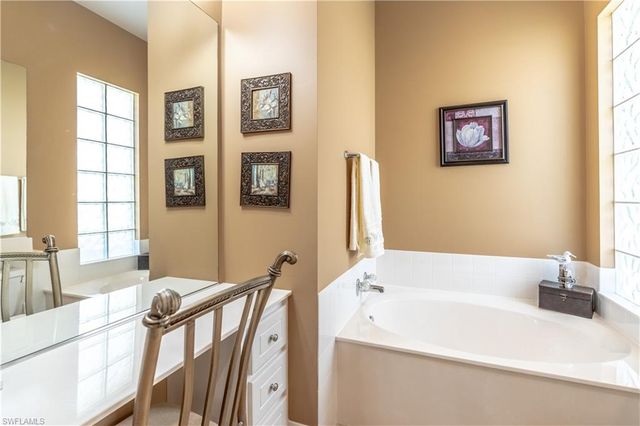 7319 Donatello CT, Naples, FL 34114