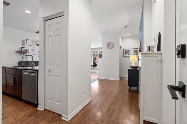 2040 W Belmont Avenue 302, Chicago, IL 60618