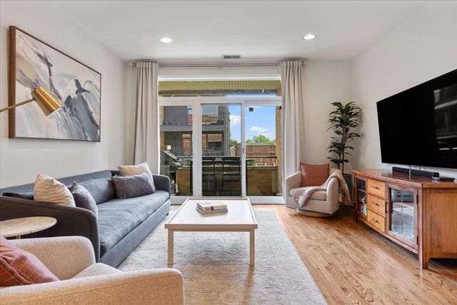 2040 W Belmont Avenue 302, Chicago, IL 60618