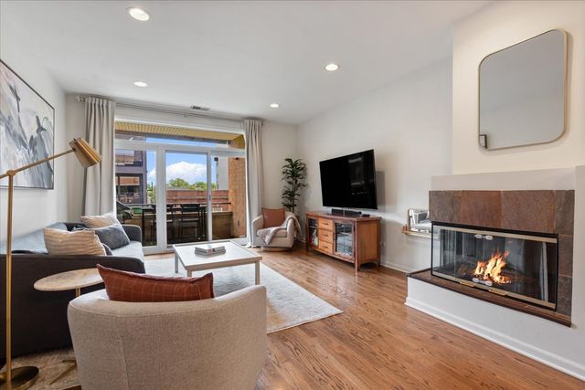2040 W Belmont Avenue 302, Chicago, IL 60618