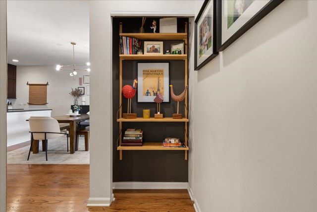 2040 W Belmont Avenue 302, Chicago, IL 60618