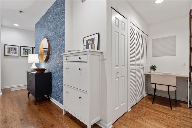 2040 W Belmont Avenue 302, Chicago, IL 60618