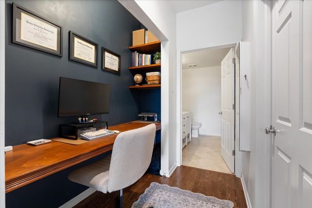2040 W Belmont Avenue 302, Chicago, IL 60618