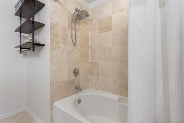 2040 W Belmont Avenue 302, Chicago, IL 60618