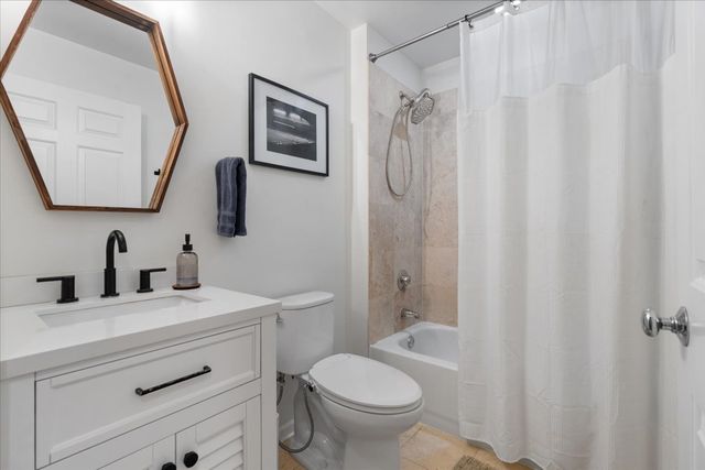 2040 W Belmont Avenue 302, Chicago, IL 60618