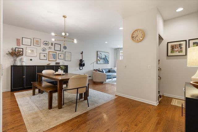 2040 W Belmont Avenue 302, Chicago, IL 60618