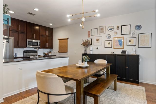 2040 W Belmont Avenue 302, Chicago, IL 60618