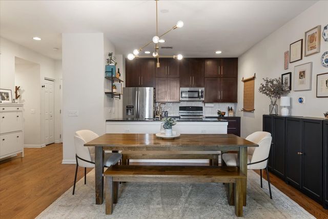 2040 W Belmont Avenue 302, Chicago, IL 60618