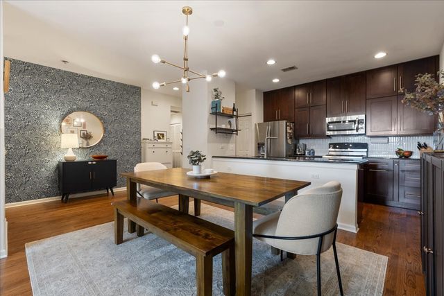 2040 W Belmont Avenue 302, Chicago, IL 60618