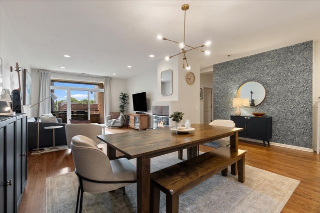 2040 W Belmont Avenue 302, Chicago, IL 60618