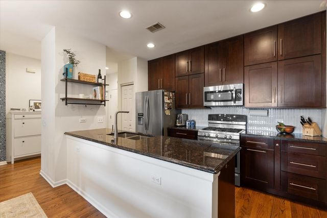 2040 W Belmont Avenue 302, Chicago, IL 60618