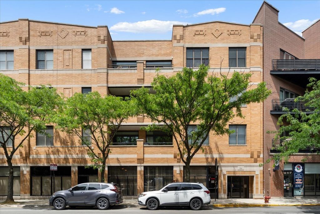 2040 W Belmont Avenue 302, Chicago, IL 60618