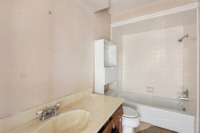 12108 Robinwood Place, Oklahoma City, OK 73120