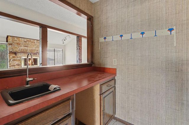 12108 Robinwood Place, Oklahoma City, OK 73120