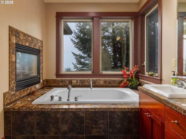 29510 Ne 85TH Cir, Camas, WA 98607