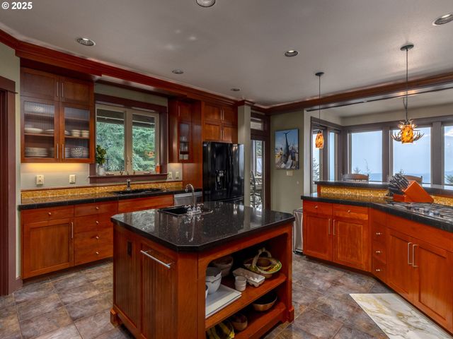 29510 Ne 85TH Cir, Camas, WA 98607