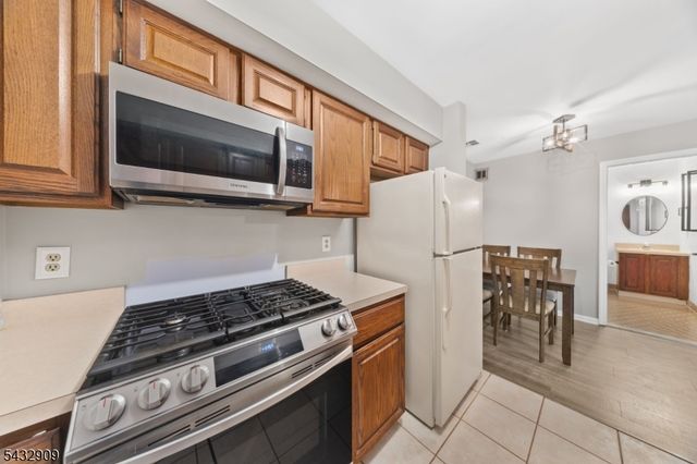 10 Stonyridge Dr, Lincoln Park Boro, NJ 07035