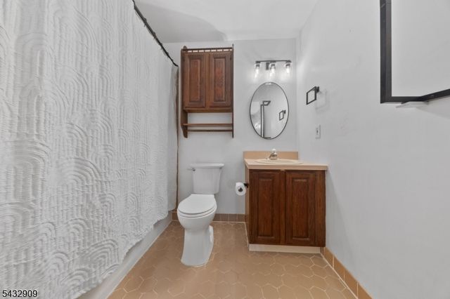 10 Stonyridge Dr, Lincoln Park Boro, NJ 07035