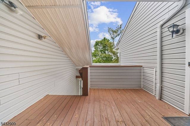10 Stonyridge Dr, Lincoln Park Boro, NJ 07035