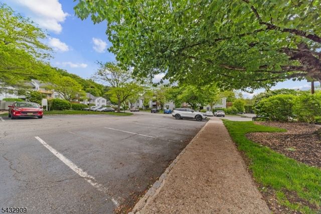 10 Stonyridge Dr, Lincoln Park Boro, NJ 07035