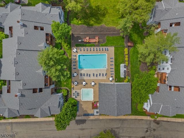 10 Stonyridge Dr, Lincoln Park Boro, NJ 07035