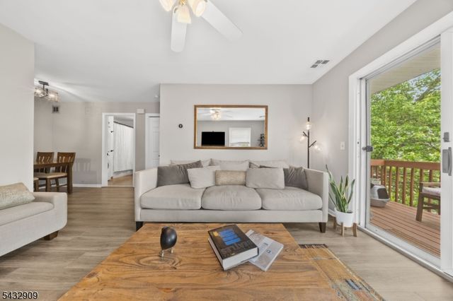 10 Stonyridge Dr, Lincoln Park Boro, NJ 07035