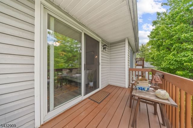 10 Stonyridge Dr, Lincoln Park Boro, NJ 07035
