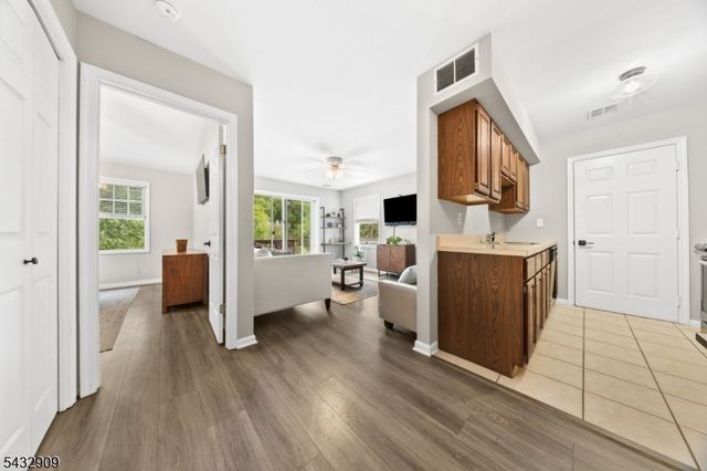 10 Stonyridge Dr, Lincoln Park Boro, NJ 07035