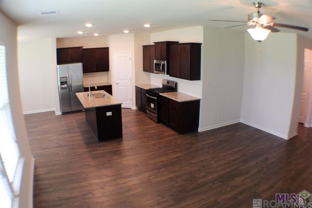 17609 Eagles Perch Dr, Prairieville, LA 70769