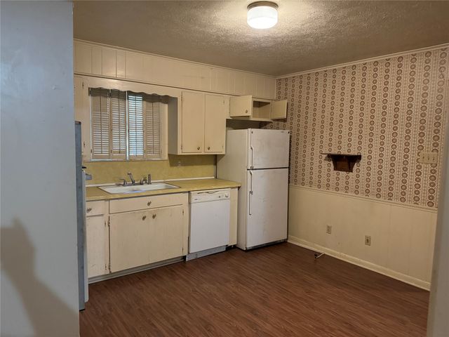 208 SW 4th Street, Kerens, TX 75144