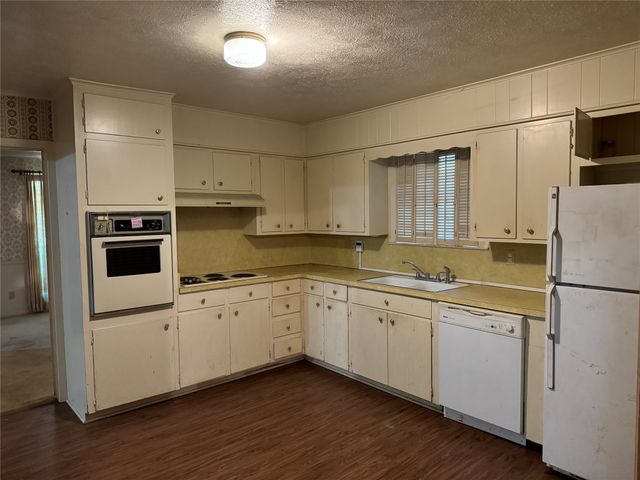 208 SW 4th Street, Kerens, TX 75144