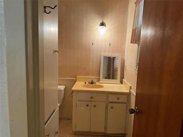 208 SW 4th Street, Kerens, TX 75144