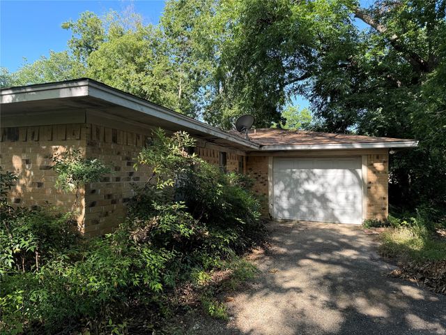 208 SW 4th Street, Kerens, TX 75144