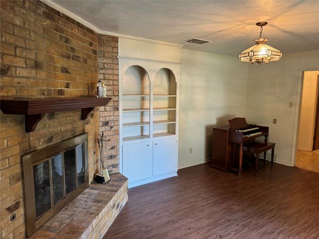 208 SW 4th Street, Kerens, TX 75144
