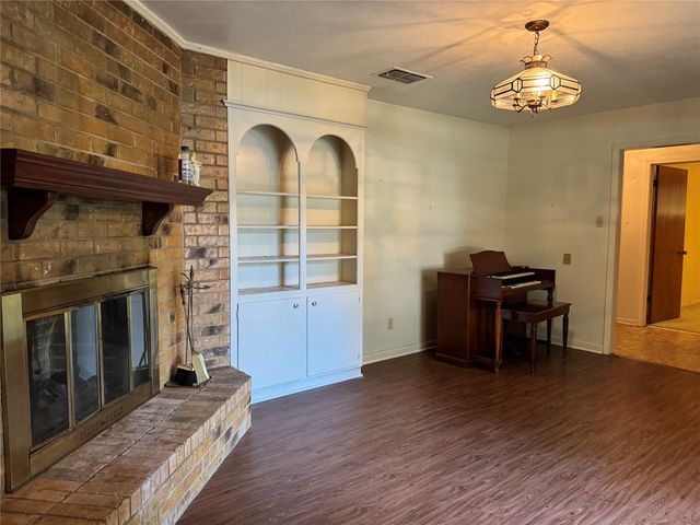 208 SW 4th Street, Kerens, TX 75144