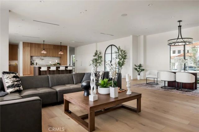 22328 S Summit Ridge Circle, Chatsworth, CA 91311