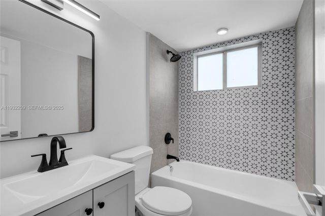 560 NE 63rd St 3, Miami, FL 33138